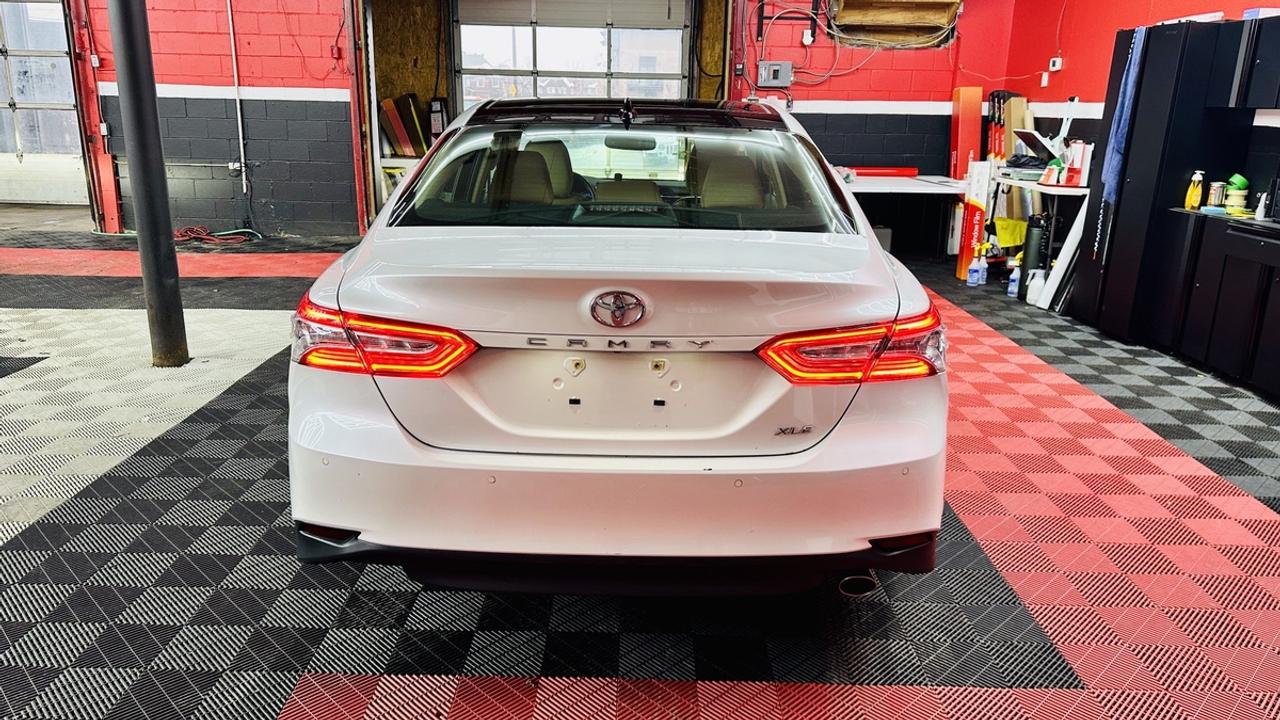 2018 Toyota Camry XLE Photo