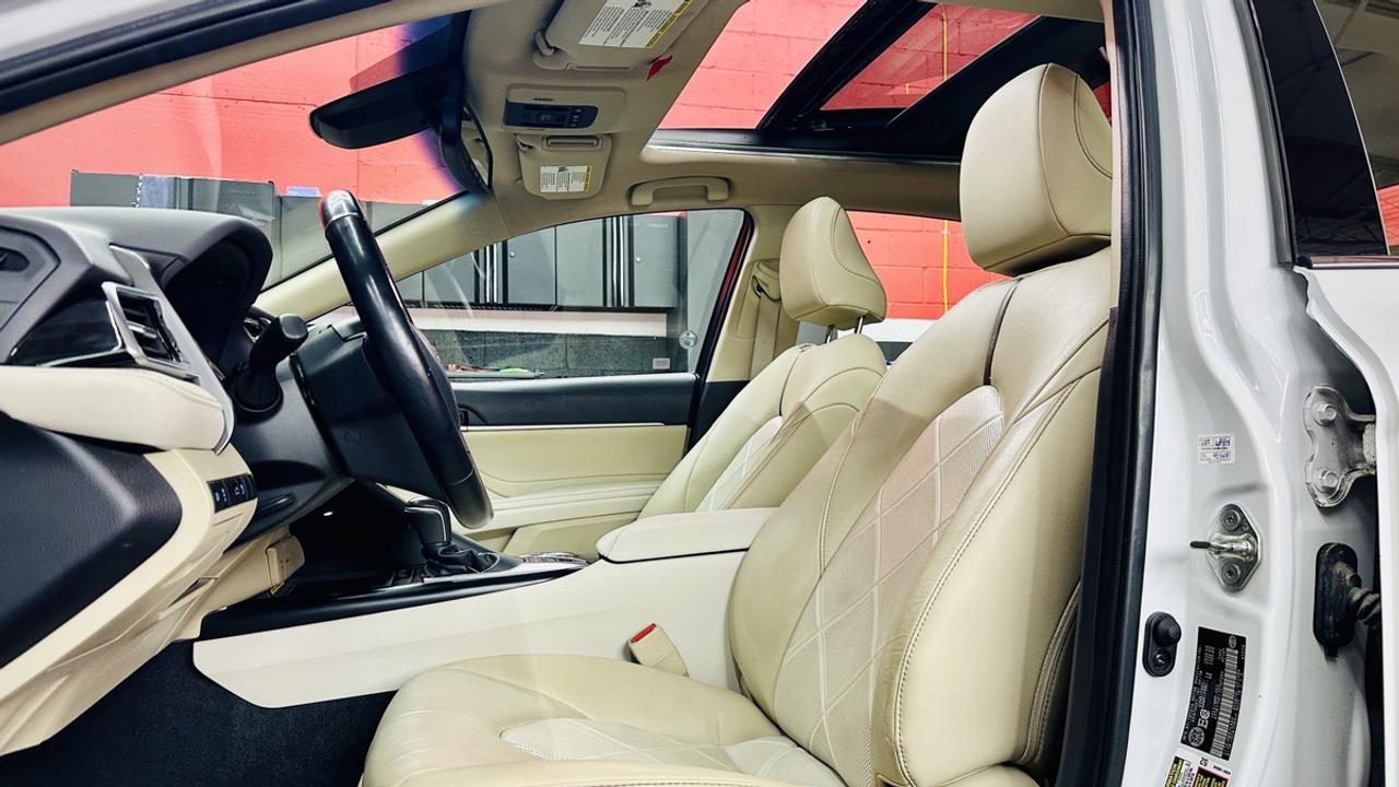 2018 Toyota Camry XLE Photo