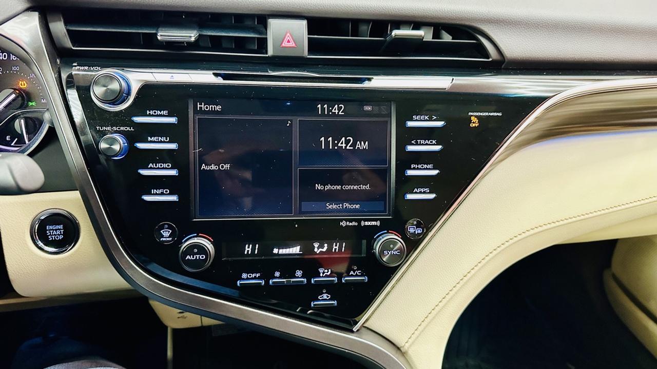 2018 Toyota Camry XLE Photo