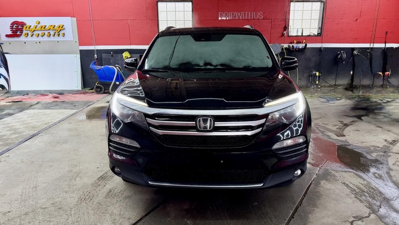 2017 Honda Pilot Touring Photo