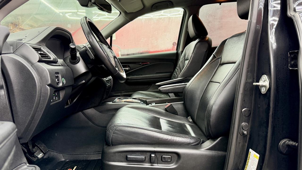 2017 Honda Pilot Touring Photo