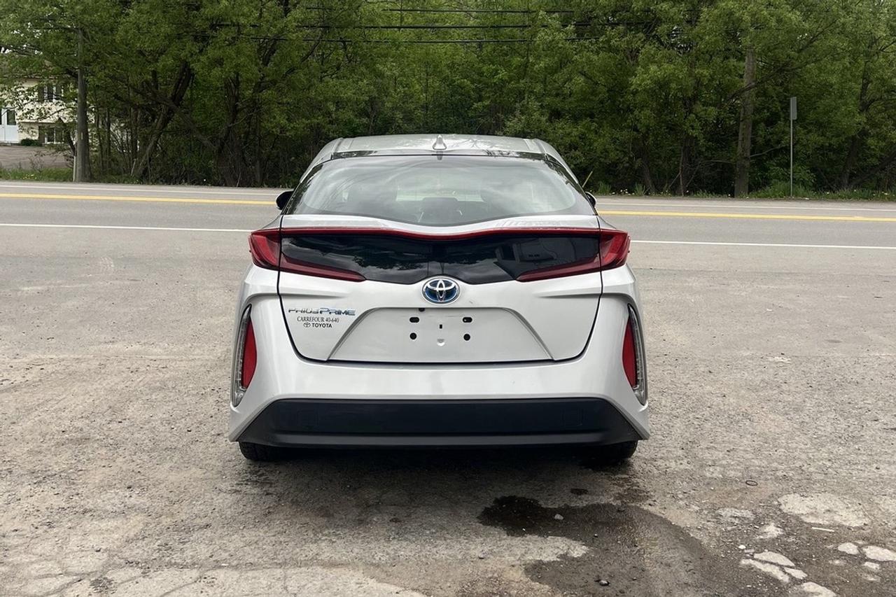 2020 Toyota Prius Prime Le Photo4