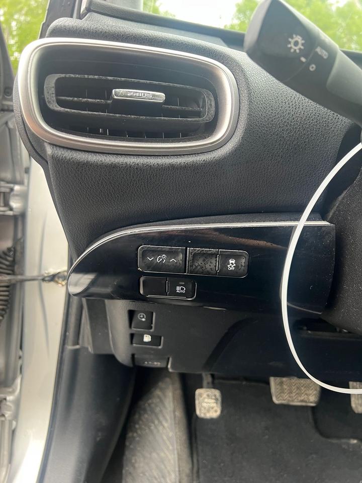 2020 Toyota Prius Prime Le Photo