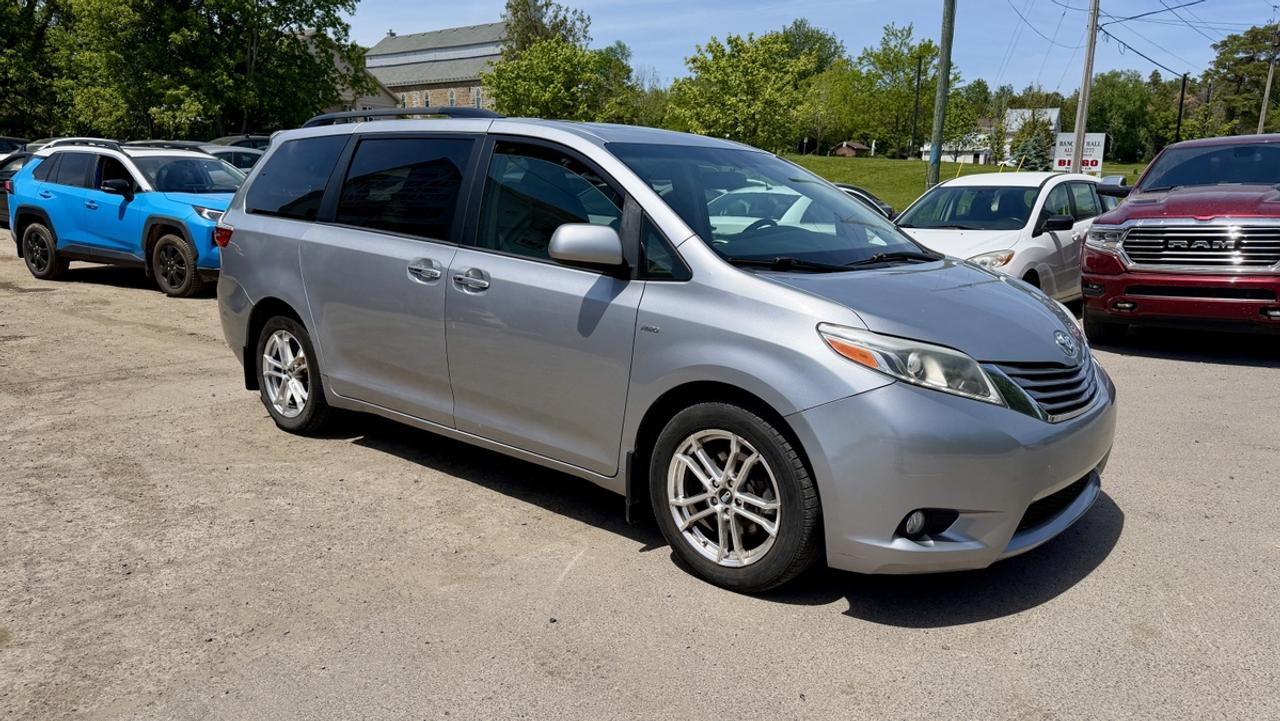 2017 Toyota Sienna XLE Photo
