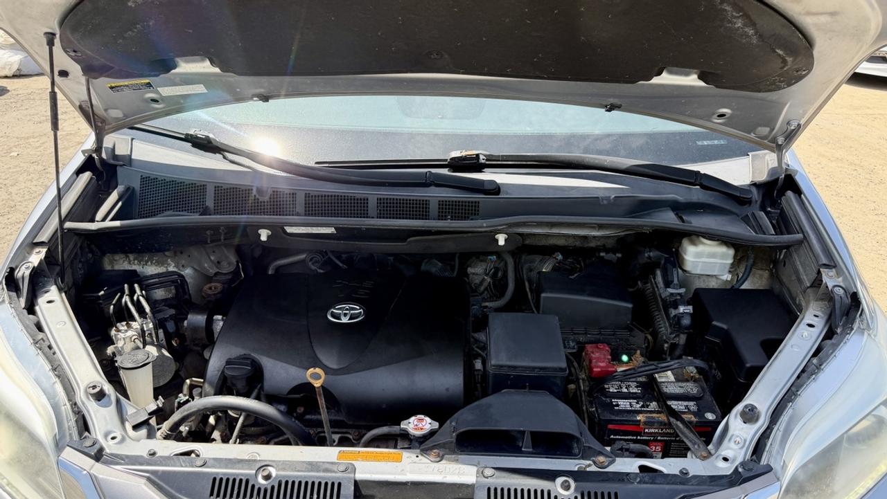 2017 Toyota Sienna XLE Photo