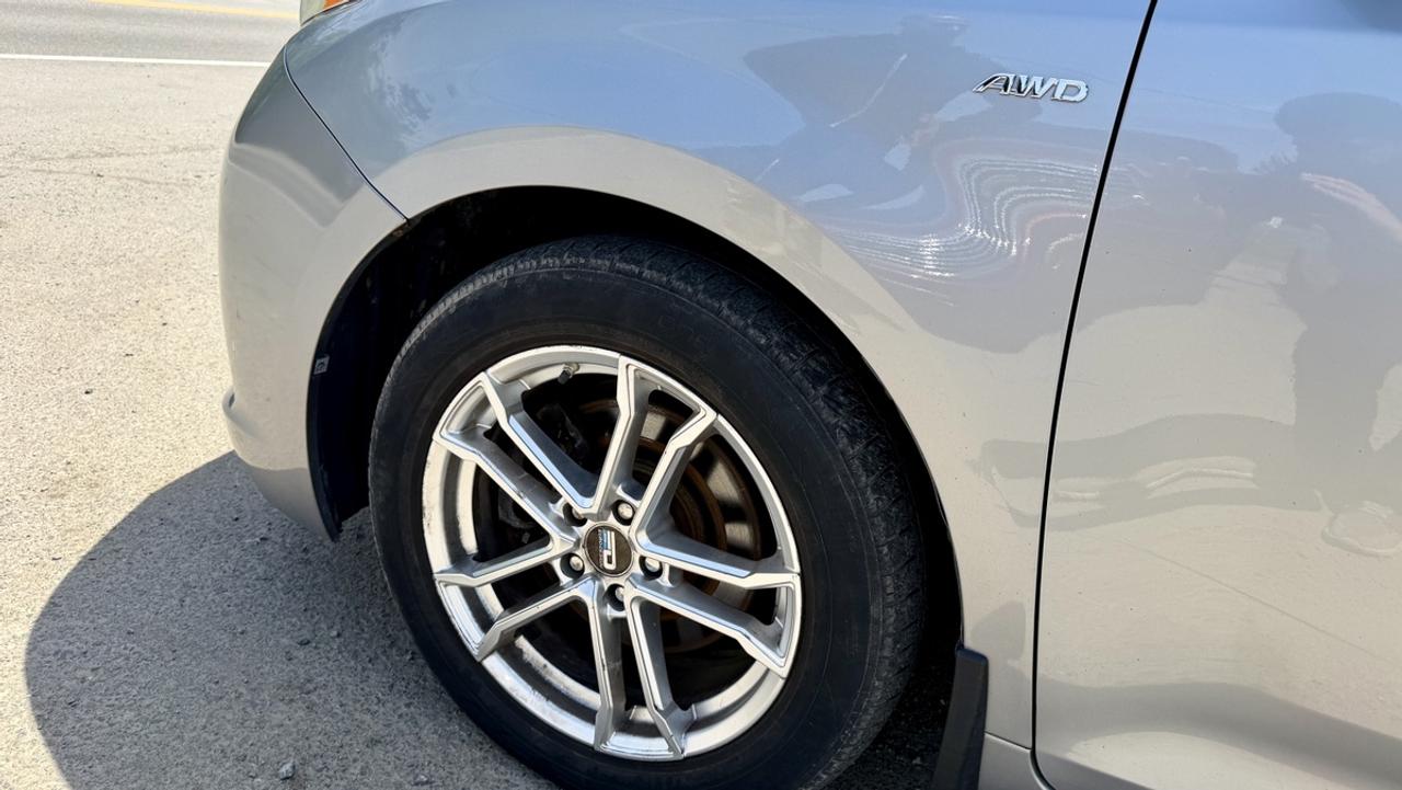 2017 Toyota Sienna XLE Photo