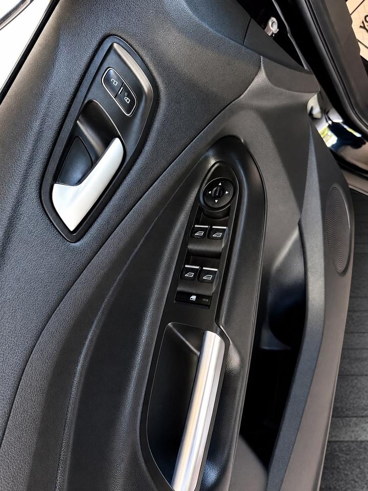2019 Ford Escape SE Photo