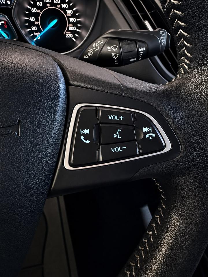 2019 Ford Escape SE Photo