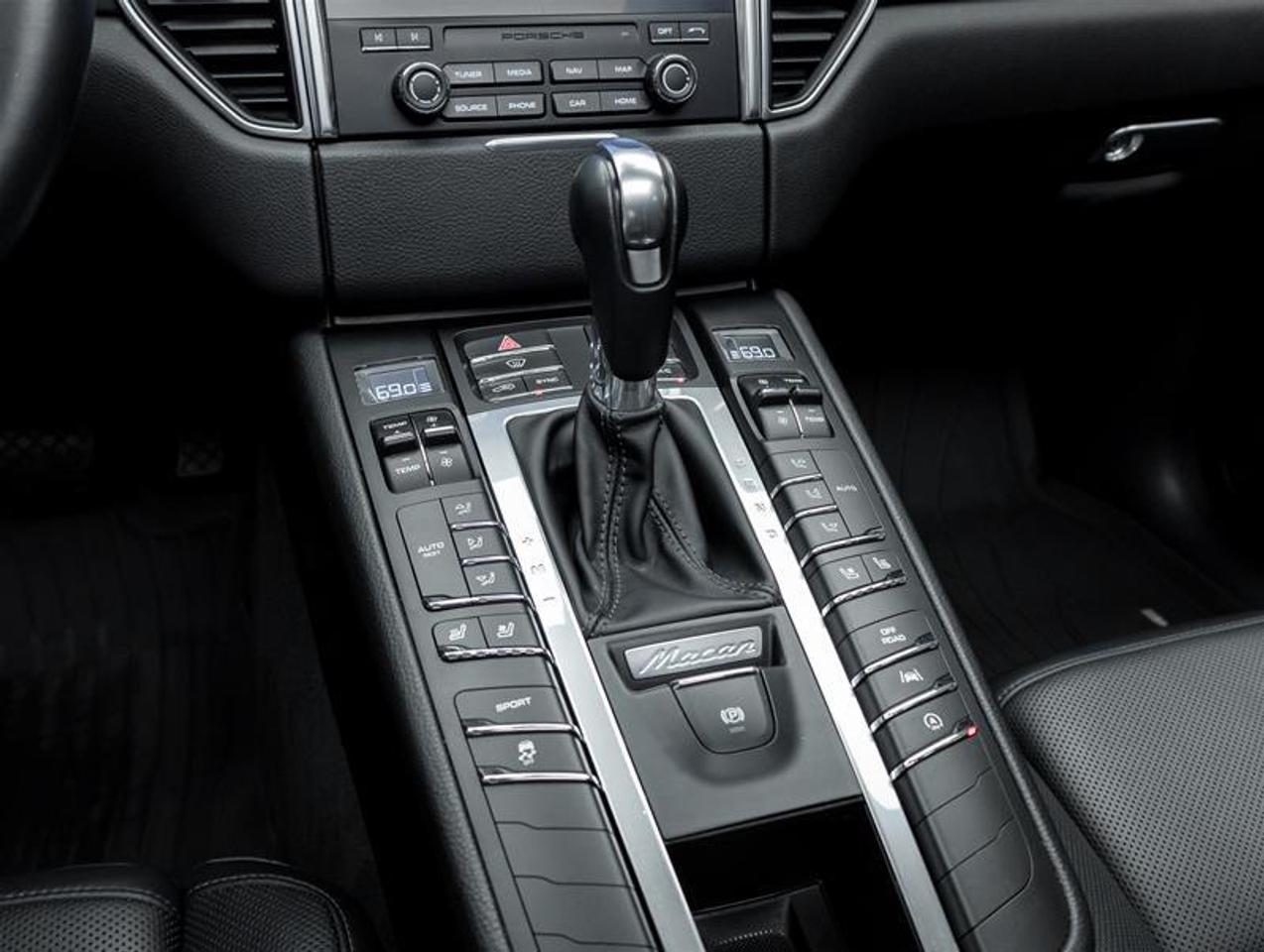2018 Porsche Macan  Photo
