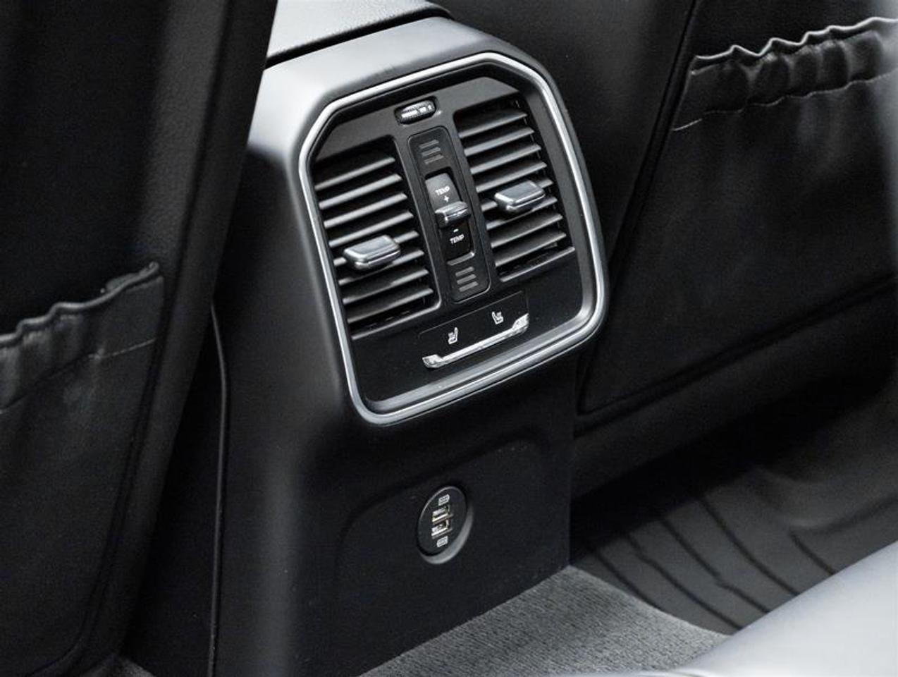 2018 Porsche Macan  Photo