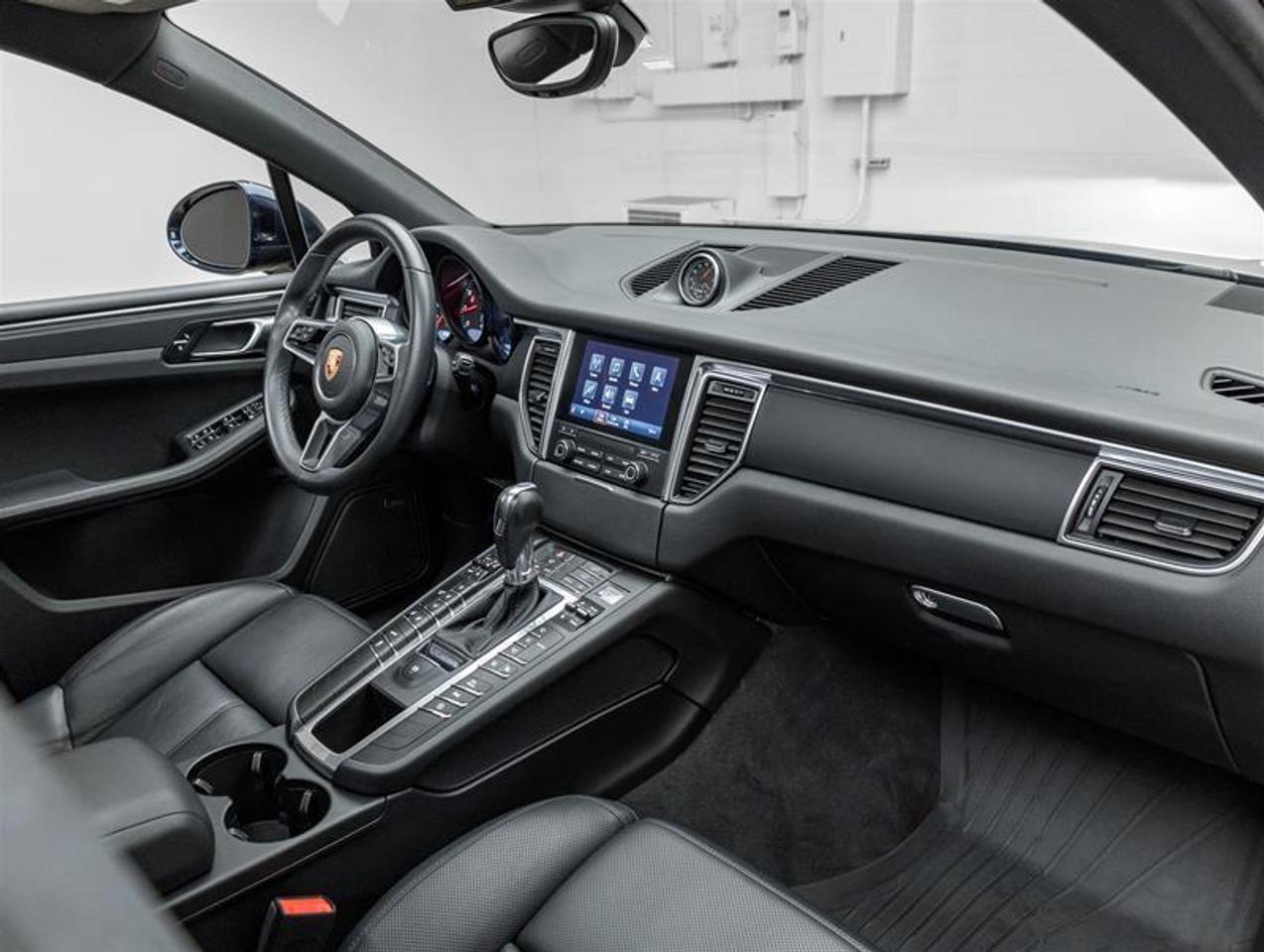 2018 Porsche Macan  Photo