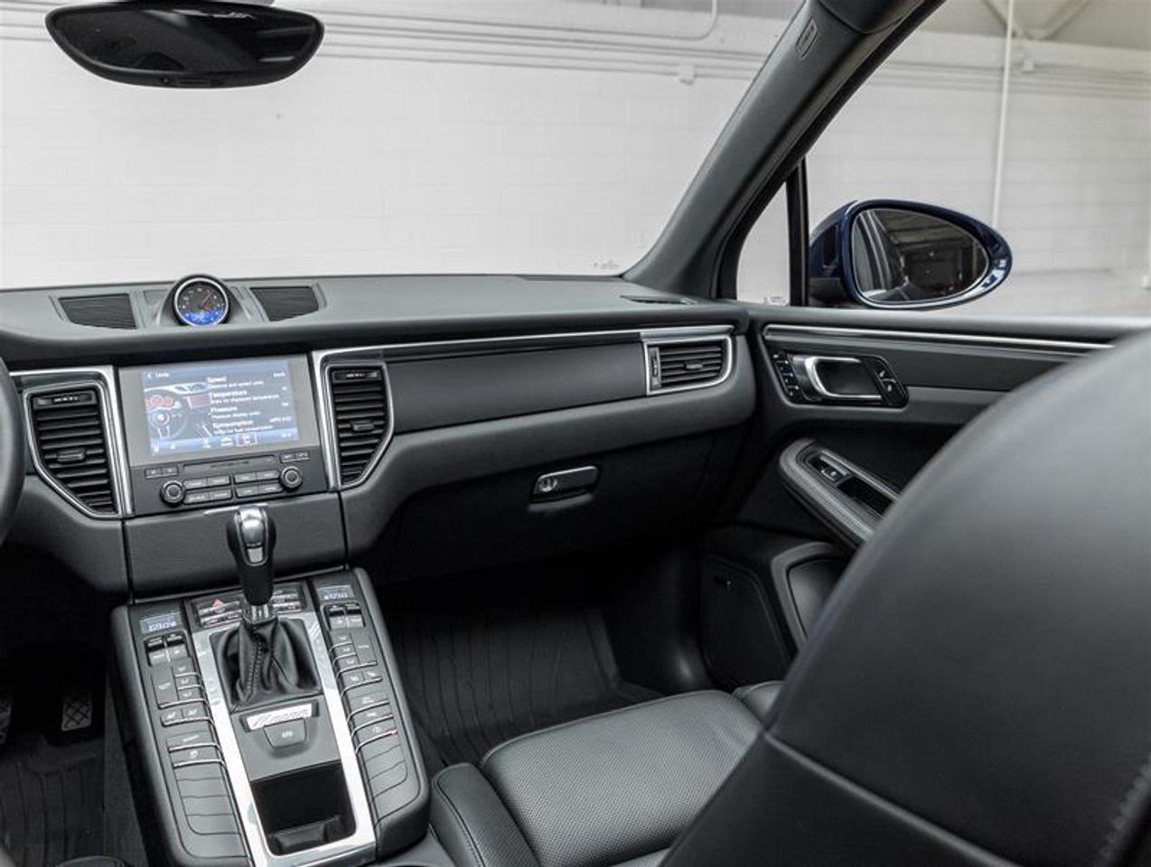 2018 Porsche Macan  Photo