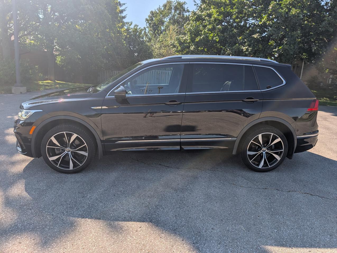 2022 Volkswagen Tiguan Highline R-LINE 4dr All-wheel Drive 4MOTION Photo5