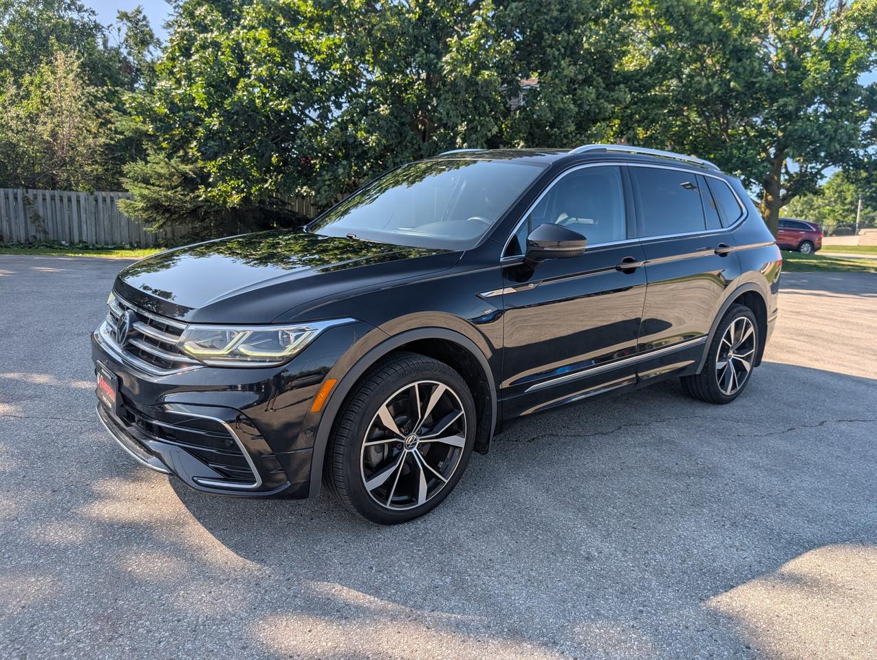 2022 Volkswagen Tiguan Highline R-LINE 4dr All-wheel Drive 4MOTION Photo0