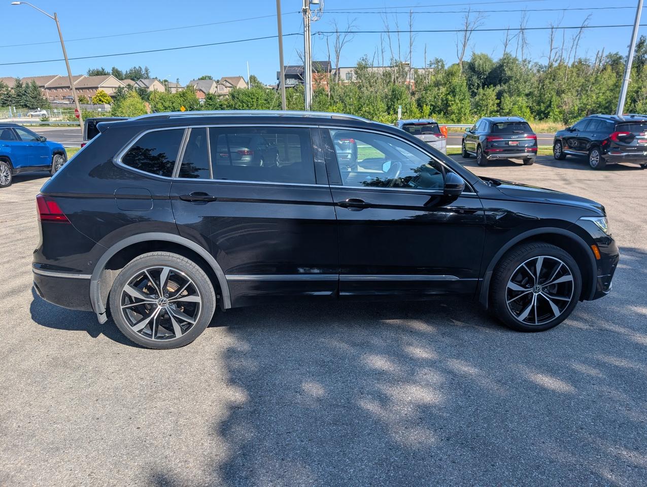 2022 Volkswagen Tiguan Highline R-LINE 4dr All-wheel Drive 4MOTION Photo