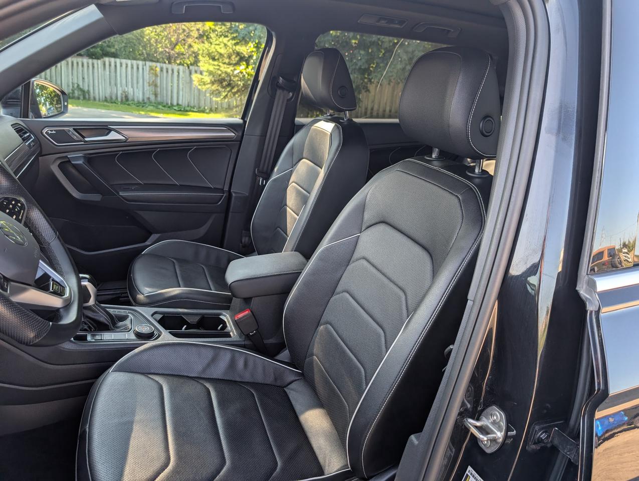 2022 Volkswagen Tiguan Highline R-LINE 4dr All-wheel Drive 4MOTION Photo