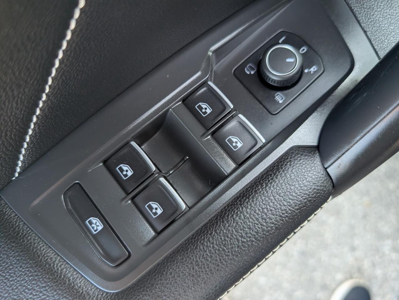 2022 Volkswagen Tiguan Highline R-LINE 4dr All-wheel Drive 4MOTION Photo