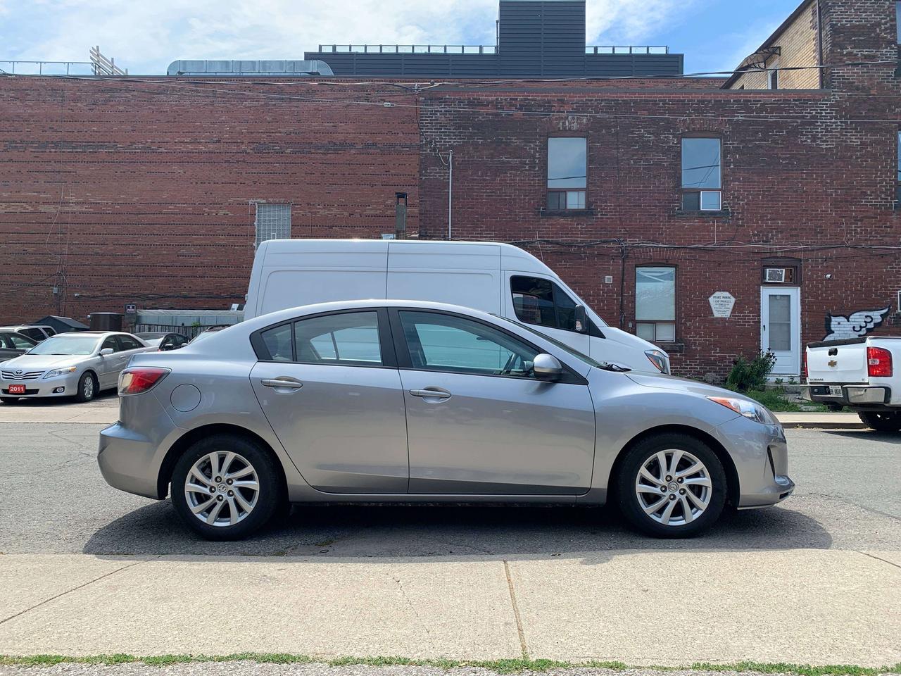 2012 Mazda 3 GS-SKY Photo