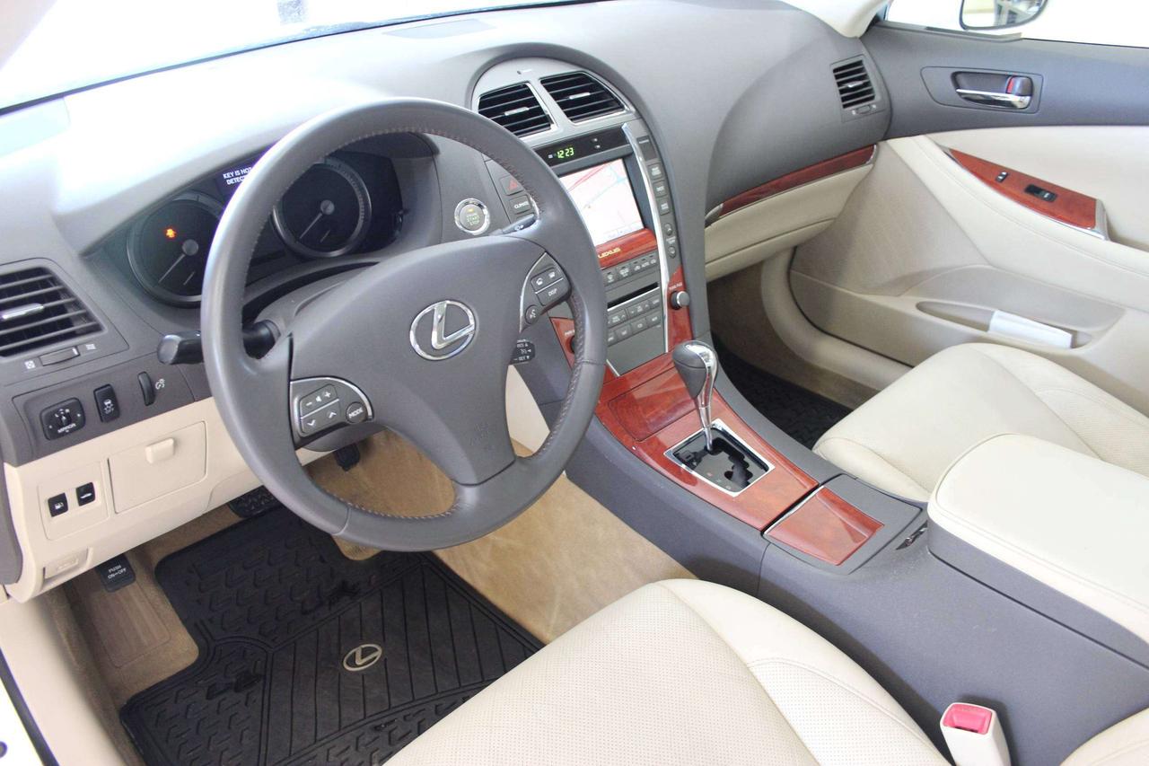 2011 Lexus ES 350 Premium   Navigation   Rear Camara Photo