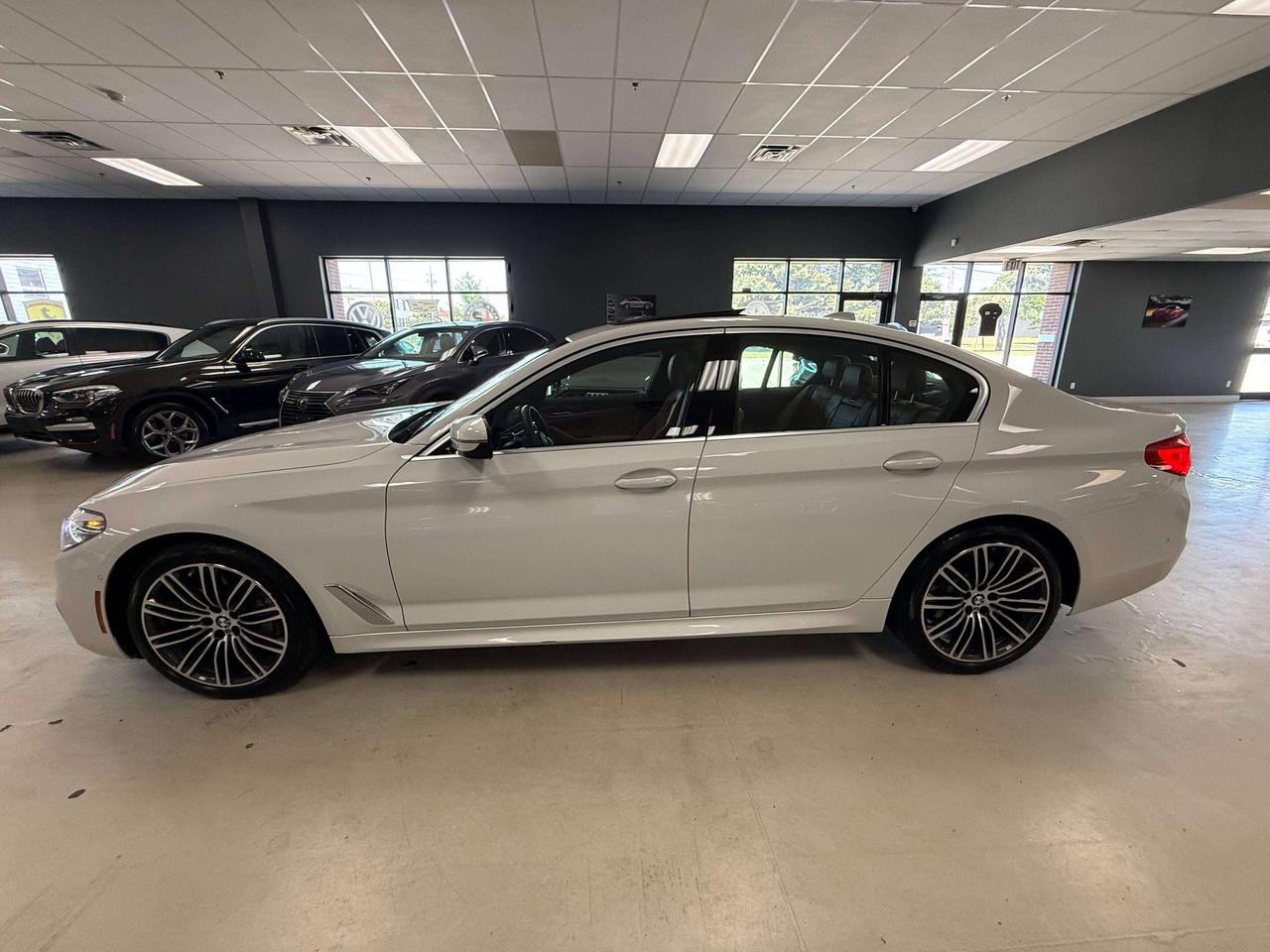2020 BMW 5 Series xDrive Photo1