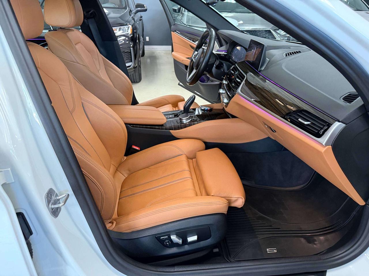 2020 BMW 5 Series xDrive Photo