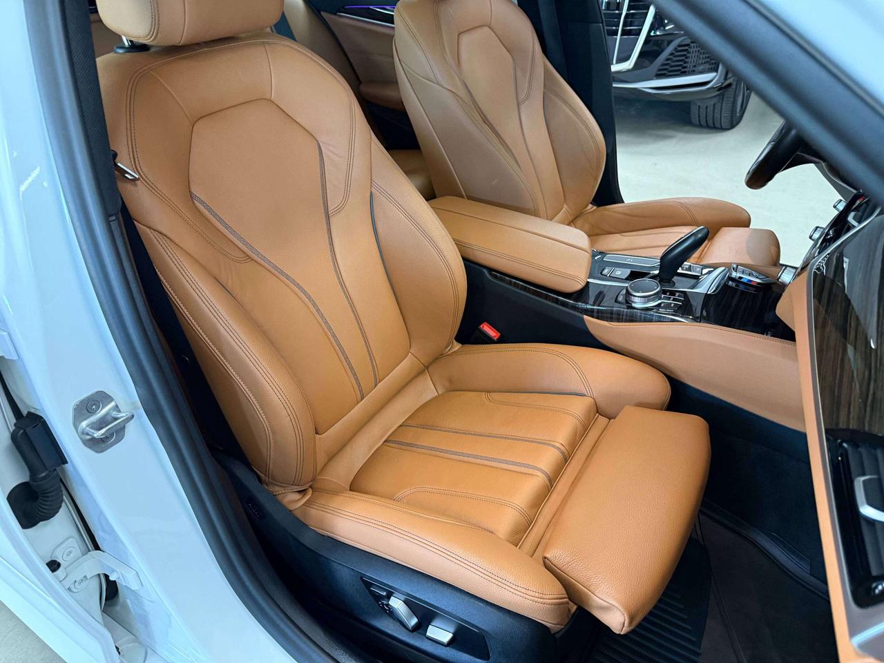 2020 BMW 5 Series xDrive Photo