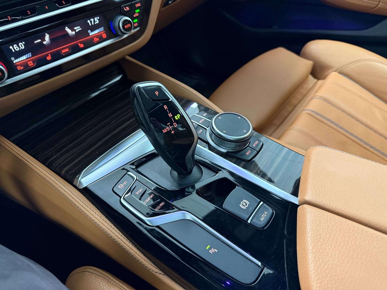 2020 BMW 5 Series xDrive Photo