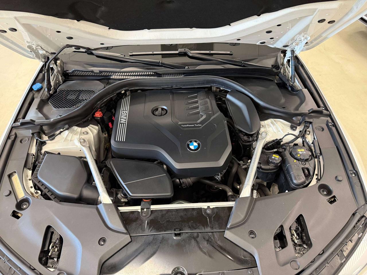 2020 BMW 5 Series xDrive Photo
