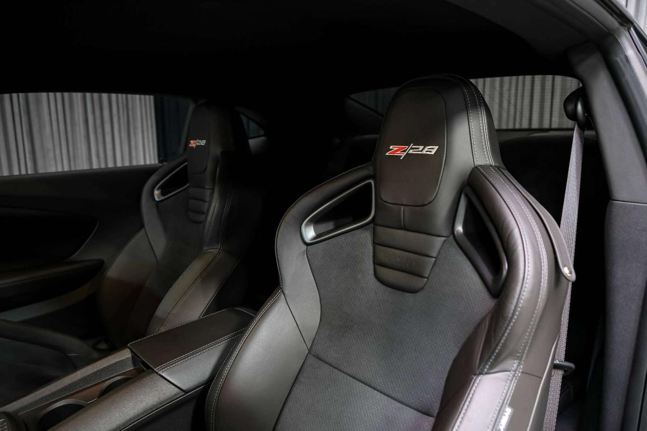 2014 Chevrolet Camaro Z-28 427 V8 7.0L 505HP CARBONCERAMIC RARE LOWKM Photo