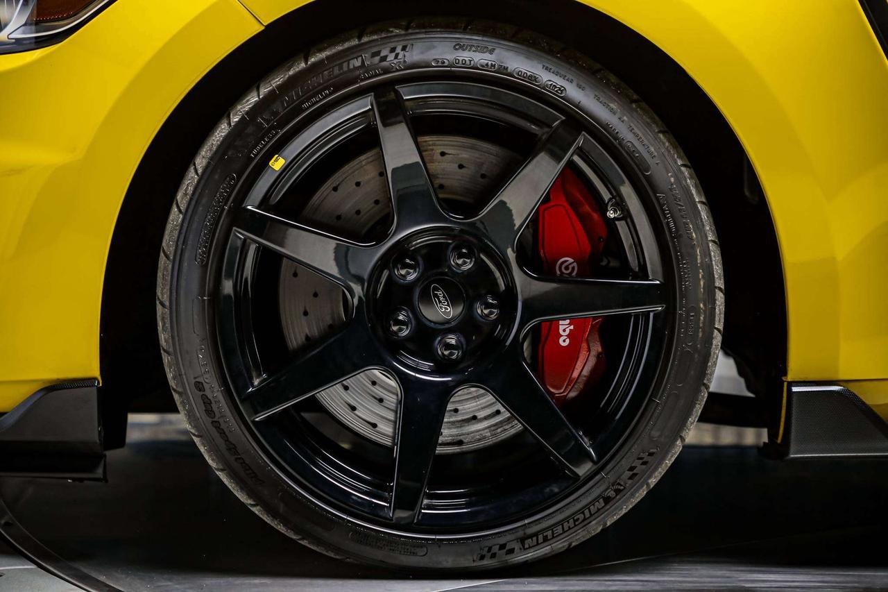 2017 Ford Mustang SHELBY GT350R 5.2L V8  CARBONRIMS LOWKM NOACCIDENT Photo