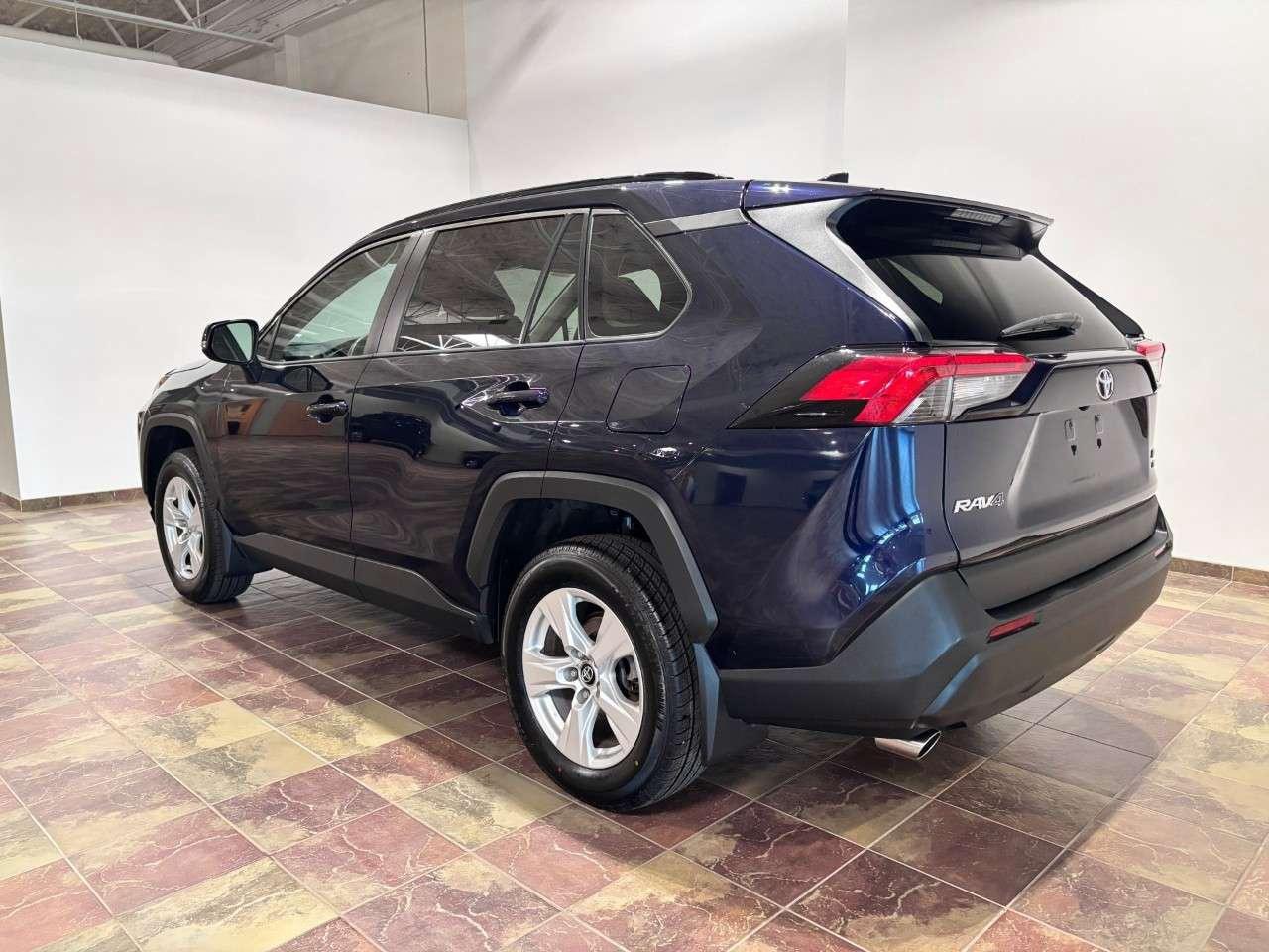 2021 Toyota RAV4 XLE AWD Photo2