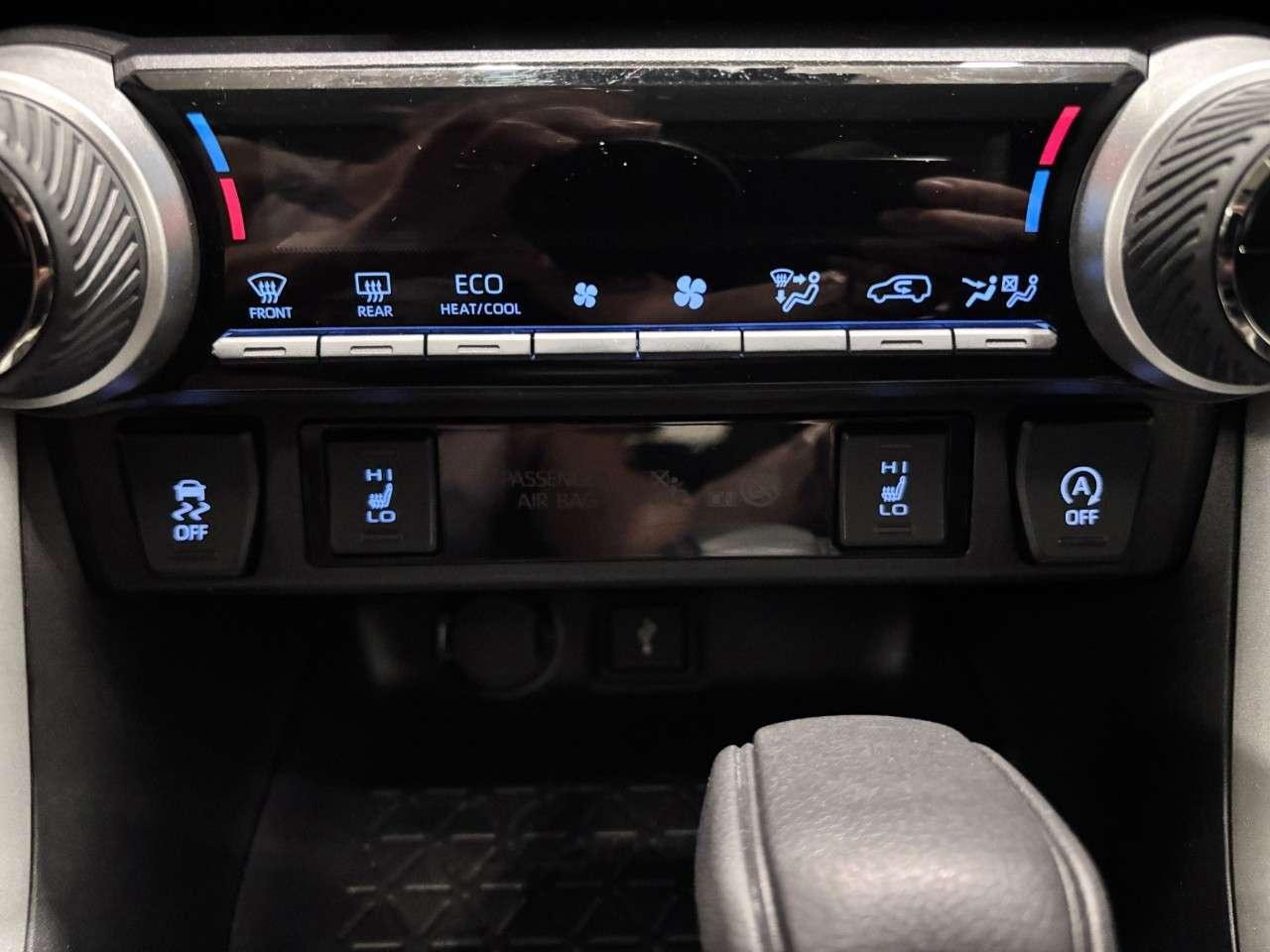 2021 Toyota RAV4 XLE AWD Photo
