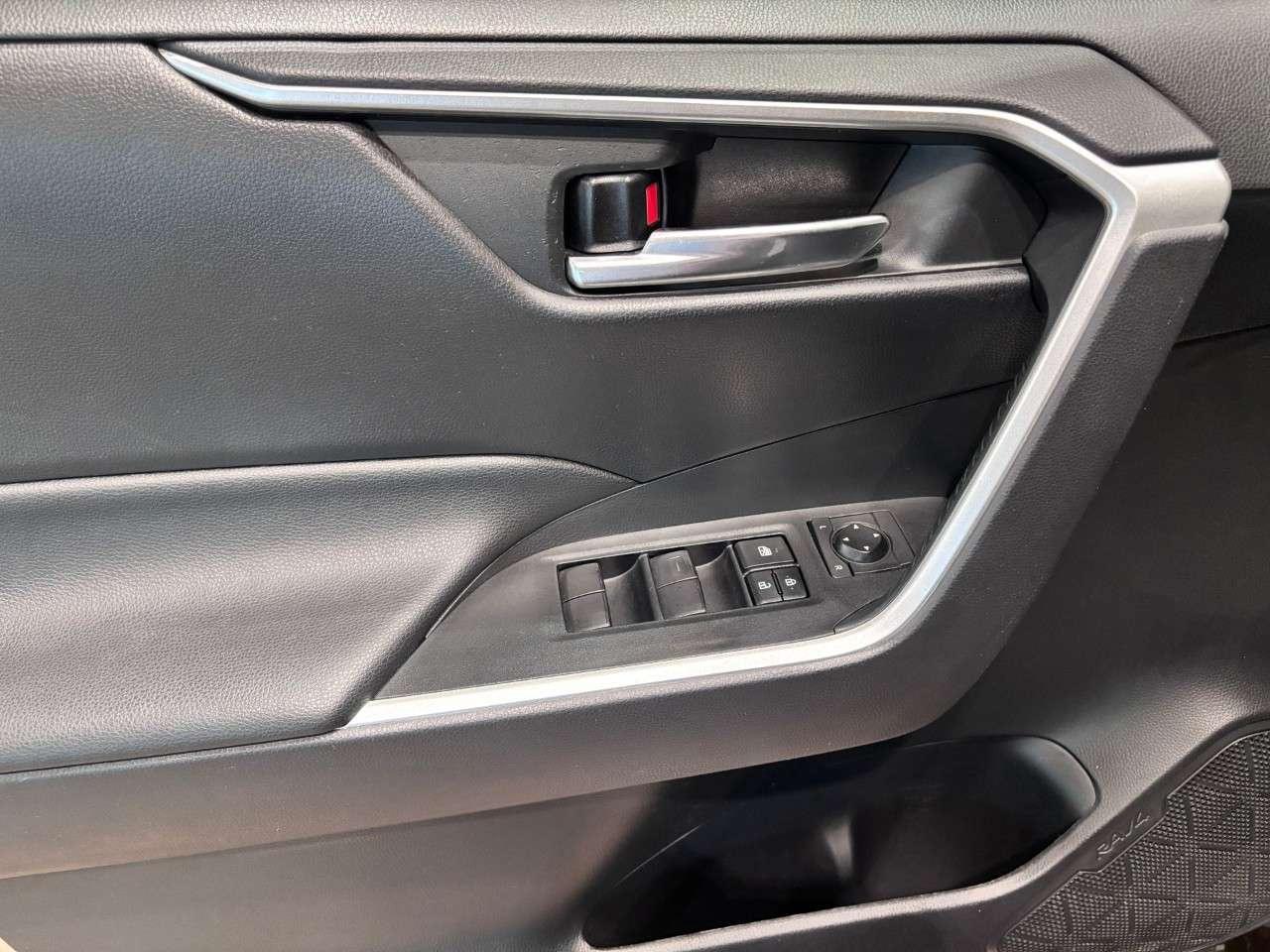 2021 Toyota RAV4 XLE AWD Photo