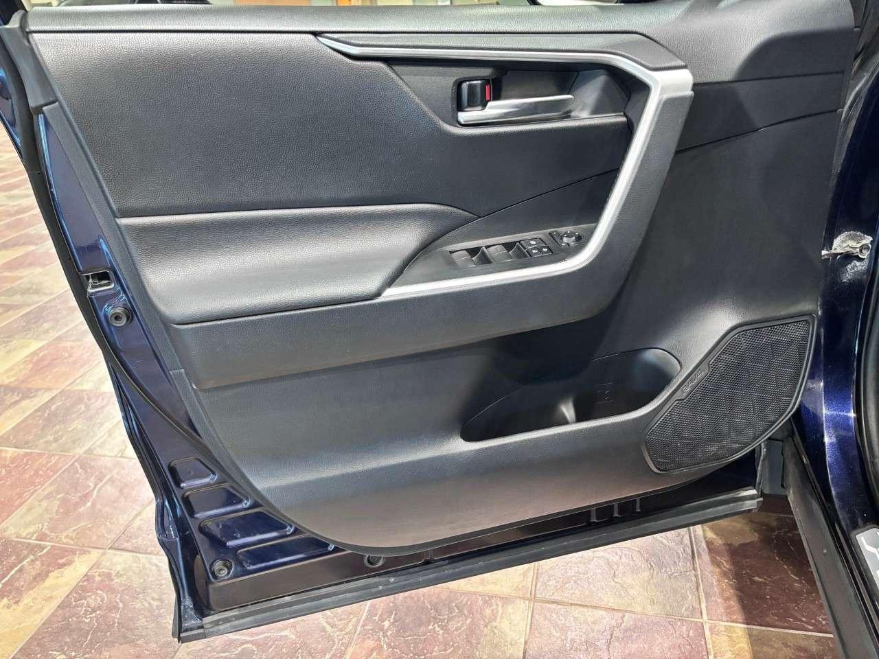 2021 Toyota RAV4 XLE AWD Photo