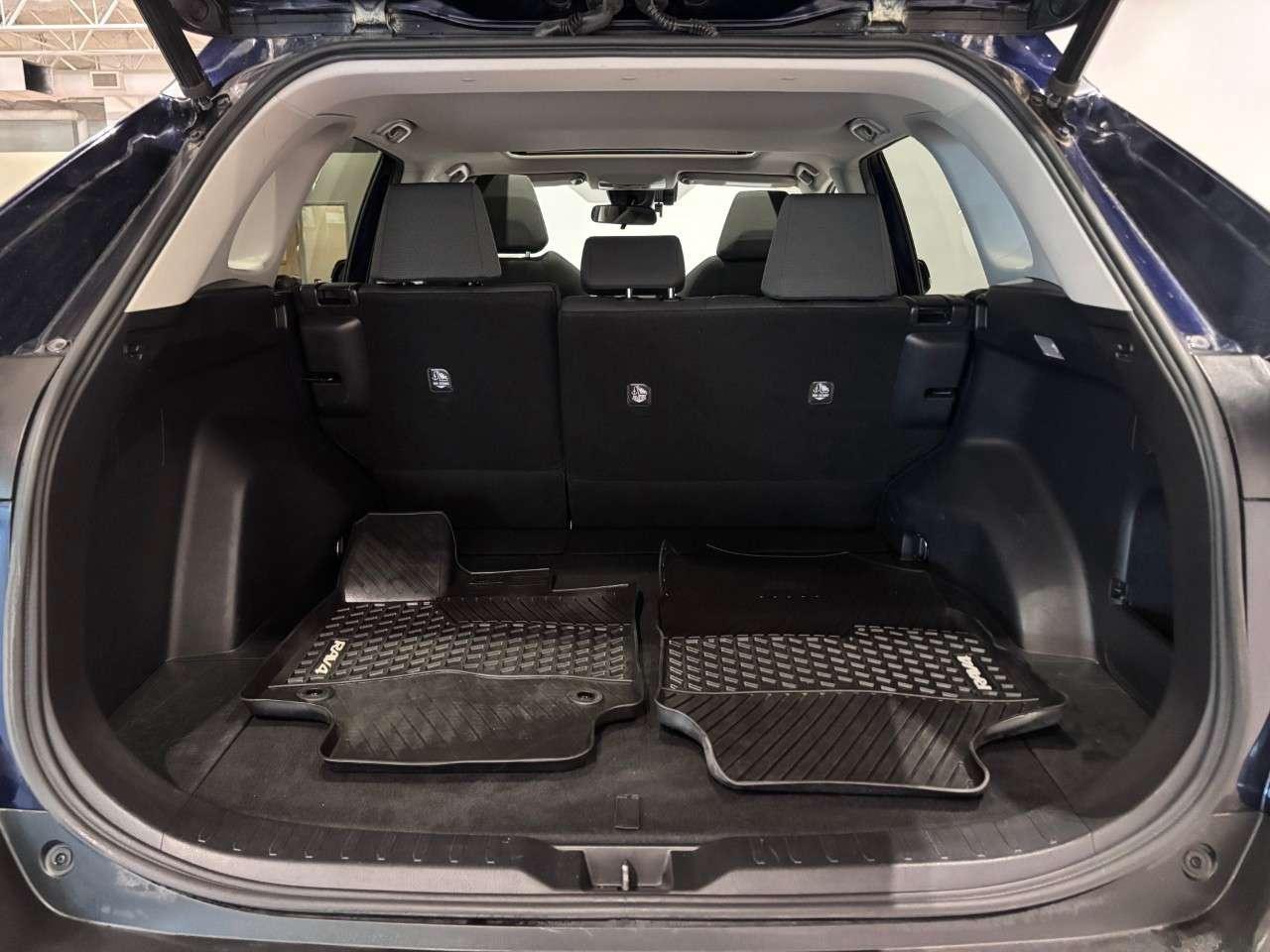 2021 Toyota RAV4 XLE AWD Photo
