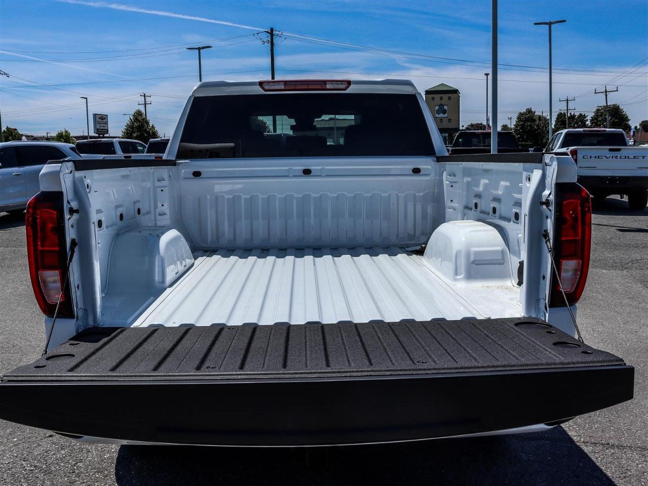 2026 GMC Sierra 1500 Crew Cab Short Box 4-Wheel Drive Pro Photo