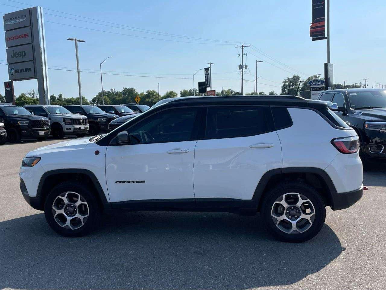 2022 Jeep Compass CLEAN CARFAX   OPEN 'N GO LIFTGATE   RMT START Photo