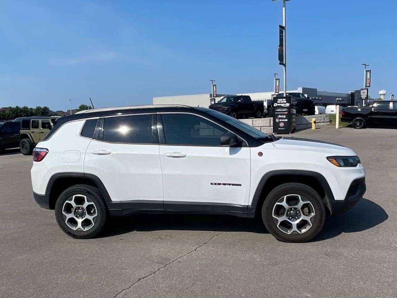 2022 Jeep Compass CLEAN CARFAX   OPEN 'N GO LIFTGATE   RMT START Photo