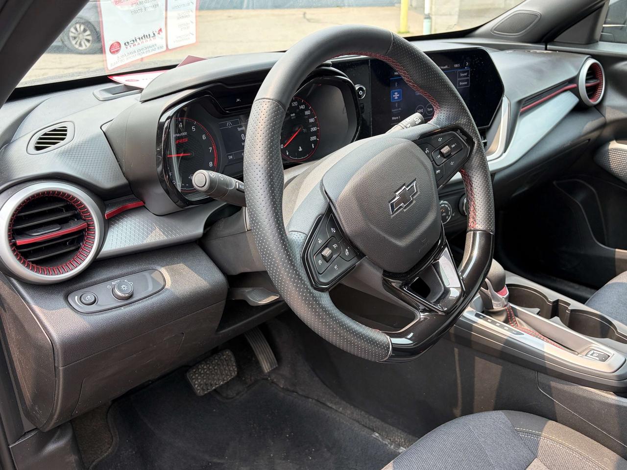 2025 Chevrolet Trax RS, REMOTE START, HEATED SEATS, BACK UP CAMERA! Photo