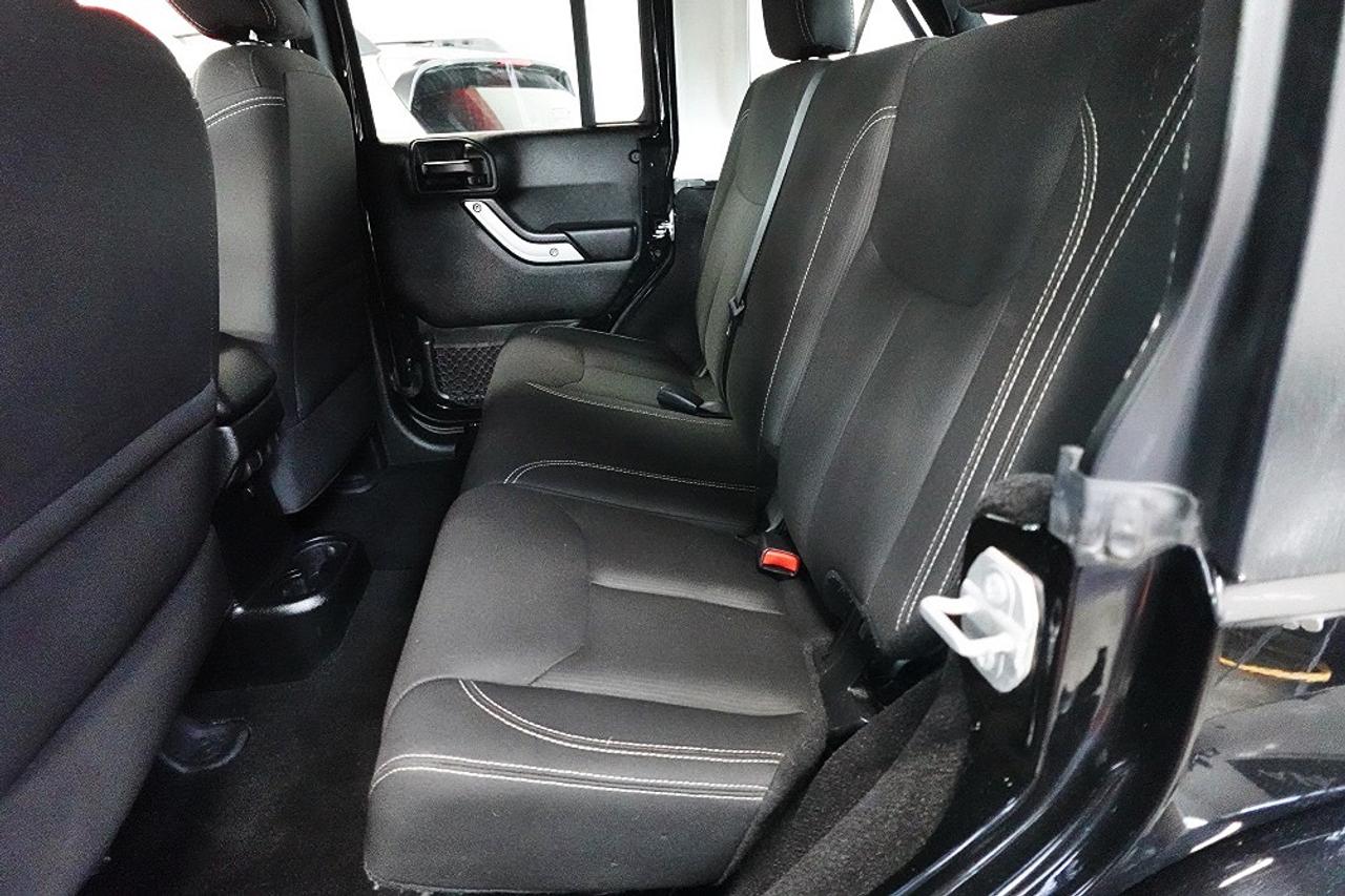 2017 Jeep Wrangler 4WD SAHARA UNLIMITED,ONE OWNER,ALL SERVICE RECORDS Photo