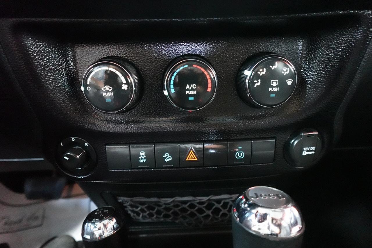 2017 Jeep Wrangler 4WD SAHARA UNLIMITED,ONE OWNER,ALL SERVICE RECORDS Photo