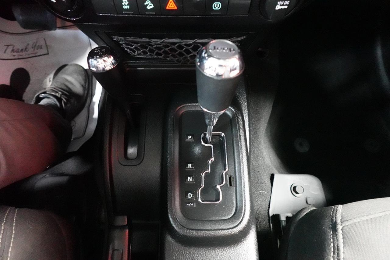 2017 Jeep Wrangler 4WD SAHARA UNLIMITED,ONE OWNER,ALL SERVICE RECORDS Photo