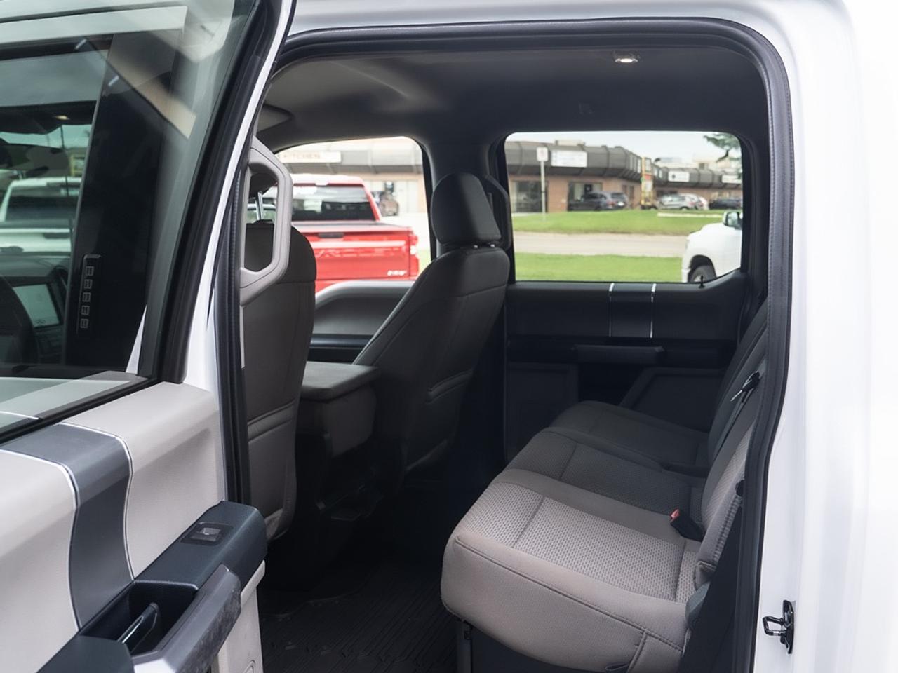 2022 Ford SUPER DUTY F-350 SRW XLT 4WD Crew Cab 8' Box DEAL PENDING Photo16