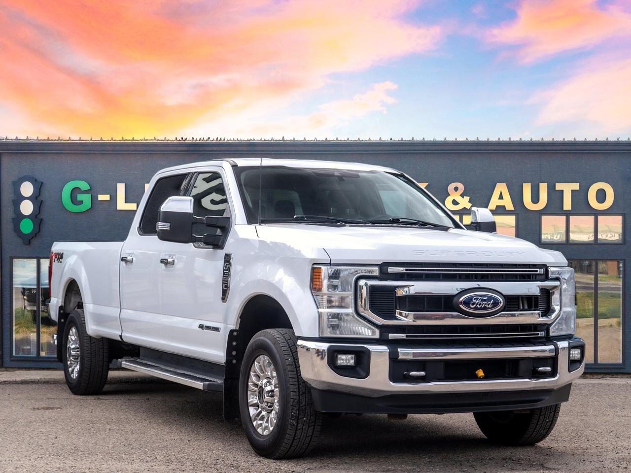 2022 Ford SUPER DUTY F-350 SRW XLT 4WD Crew Cab 8' Box