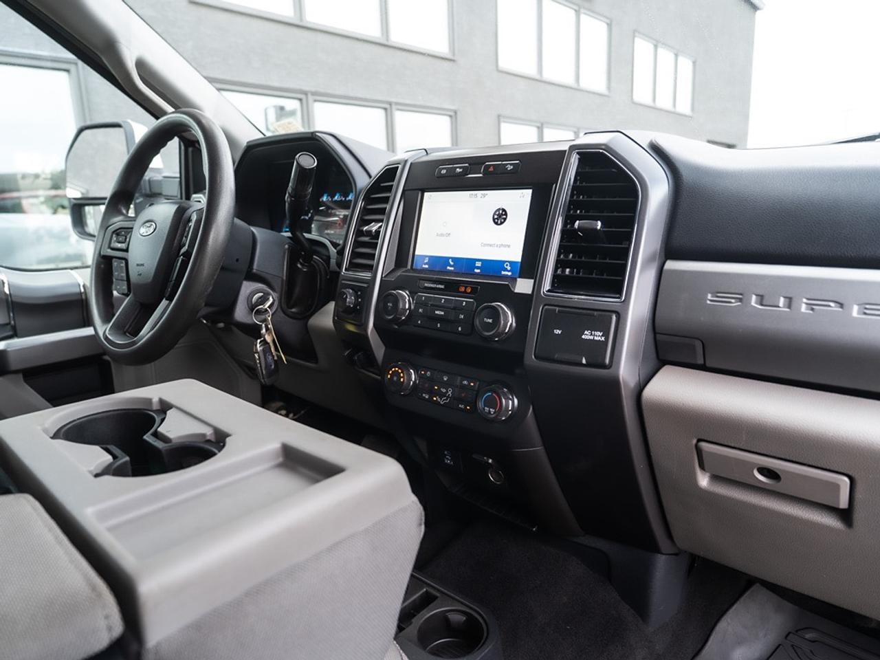 2022 Ford SUPER DUTY F-350 SRW XLT 4WD Crew Cab 8' Box DEAL PENDING Photo19