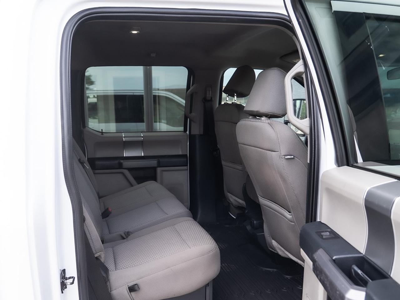 2022 Ford SUPER DUTY F-350 SRW XLT 4WD Crew Cab 8' Box DEAL PENDING Photo17
