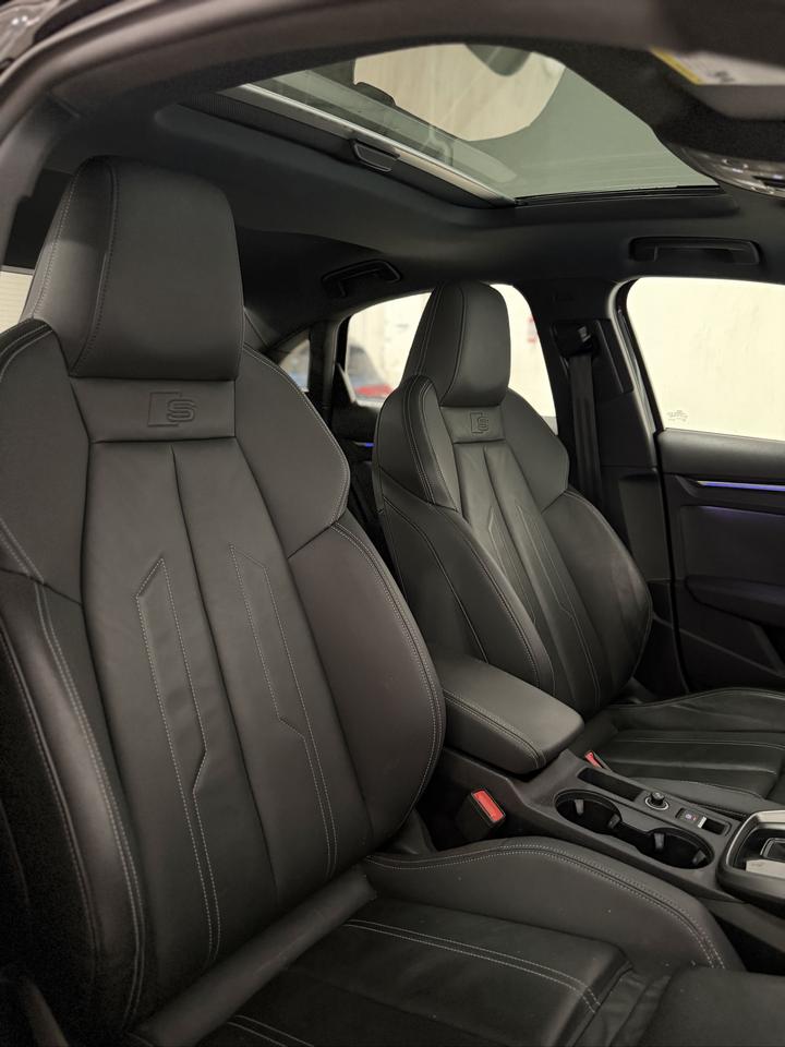2022 Audi A3 PROGRESSIV | S-LINE | SELF PARK ASSIST! Photo