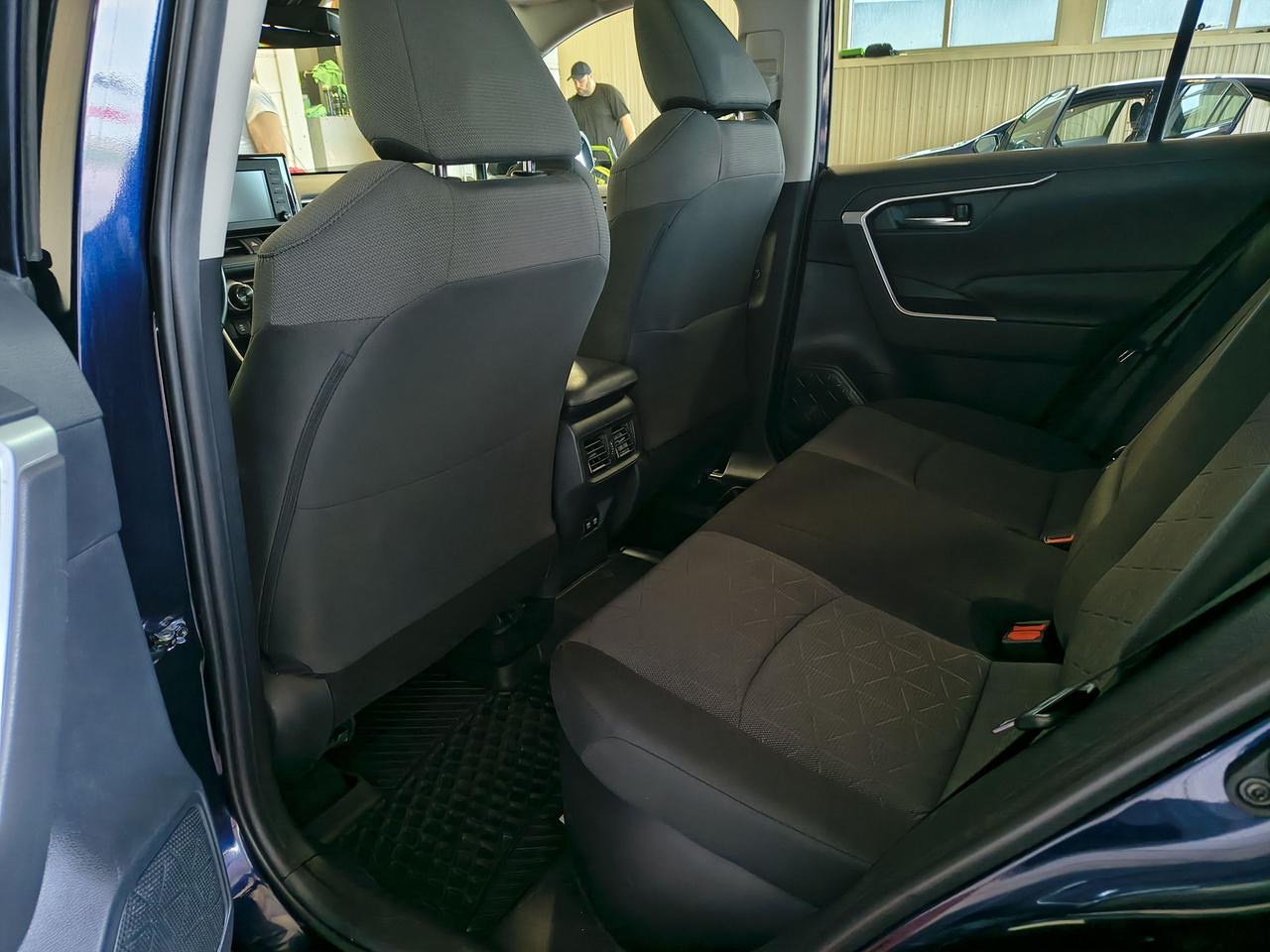 2019 Toyota RAV4 Hybrid XLE Photo0