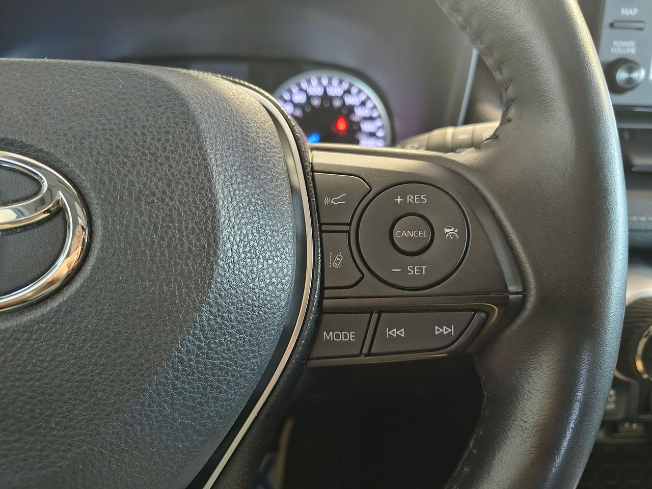 2019 Toyota RAV4 Hybrid XLE Photo0