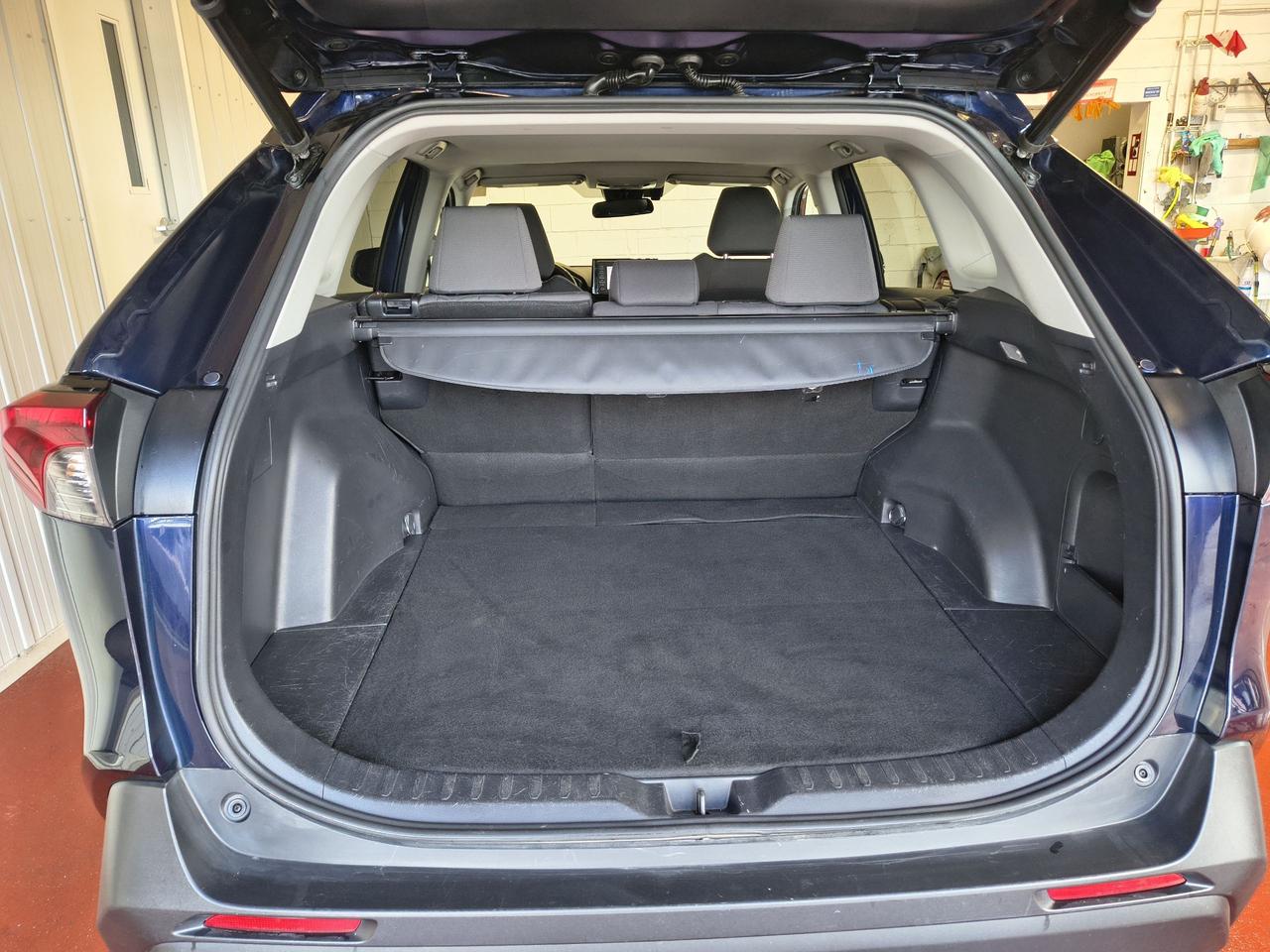2019 Toyota RAV4 Hybrid XLE Photo0